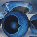 Grands bols noirs et bleus