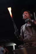 Jeremy Roger lors d'une démonstration de forge