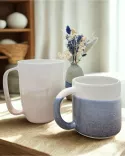 Mug et tasse collection "bicolore" en grès, collection utilitaire de l’Atelier Kaolin, en ambiance slow living.