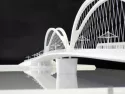 image rapprochée de la maquette, vue légèrement de côté du pont en blanc