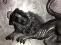 Revers d'un ornement en forme de lion