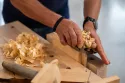 Travail aux outils à main