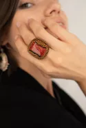 Photo bague cabochon verre brodé de perles