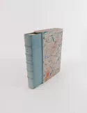 Reliure plein cuir avec nerfs, avec étui