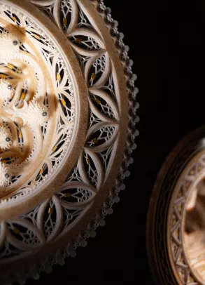 Rosaces réalisées en parchemin par Matéo Crémades, photo d'Eglantine Aubry