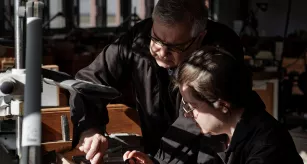 Yves Sampo et Claire Narboni - graveur-médailleur - Monnaie de Paris © Julie Limont - Mémoire de savoirs