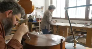 Artisanat d'art : transmission, aides et réseaux sociaux, qui sont les artisans d'art d'aujourd'hui ?